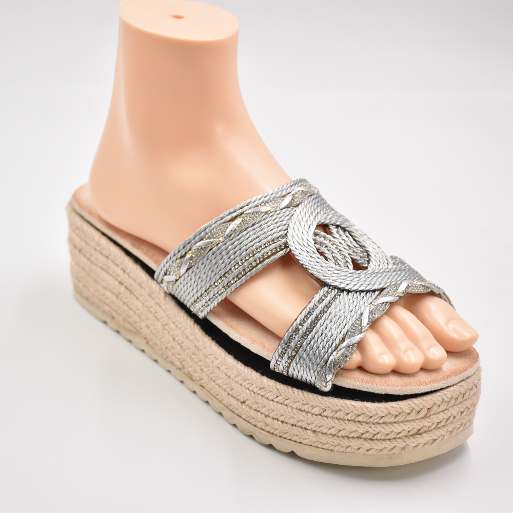Trendy Hand Knitted Ready Made PP Raffia Embroidery Shoe Upper for Woman Summer Sandals