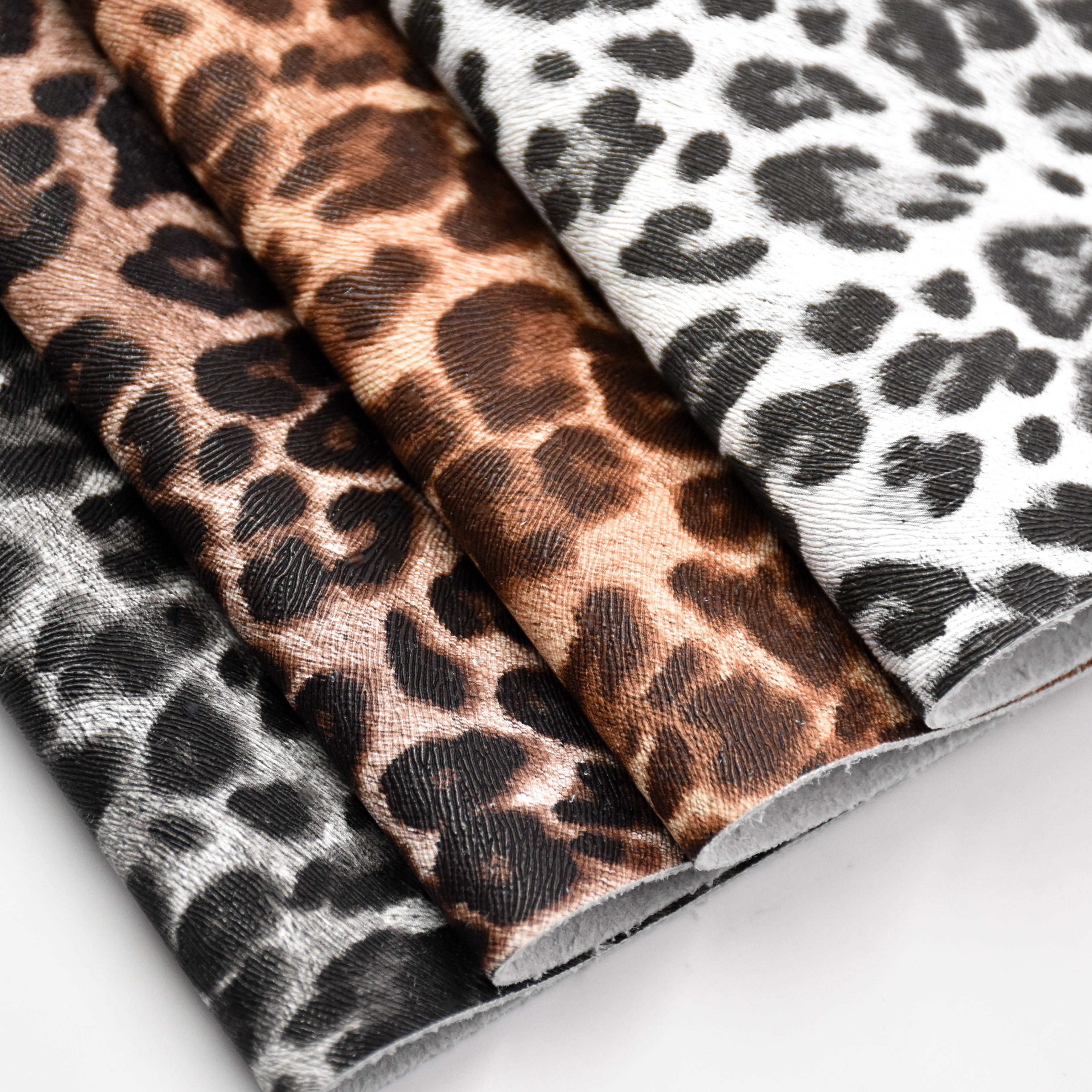 Leopard print printed PVC artificial leather is used for shoes