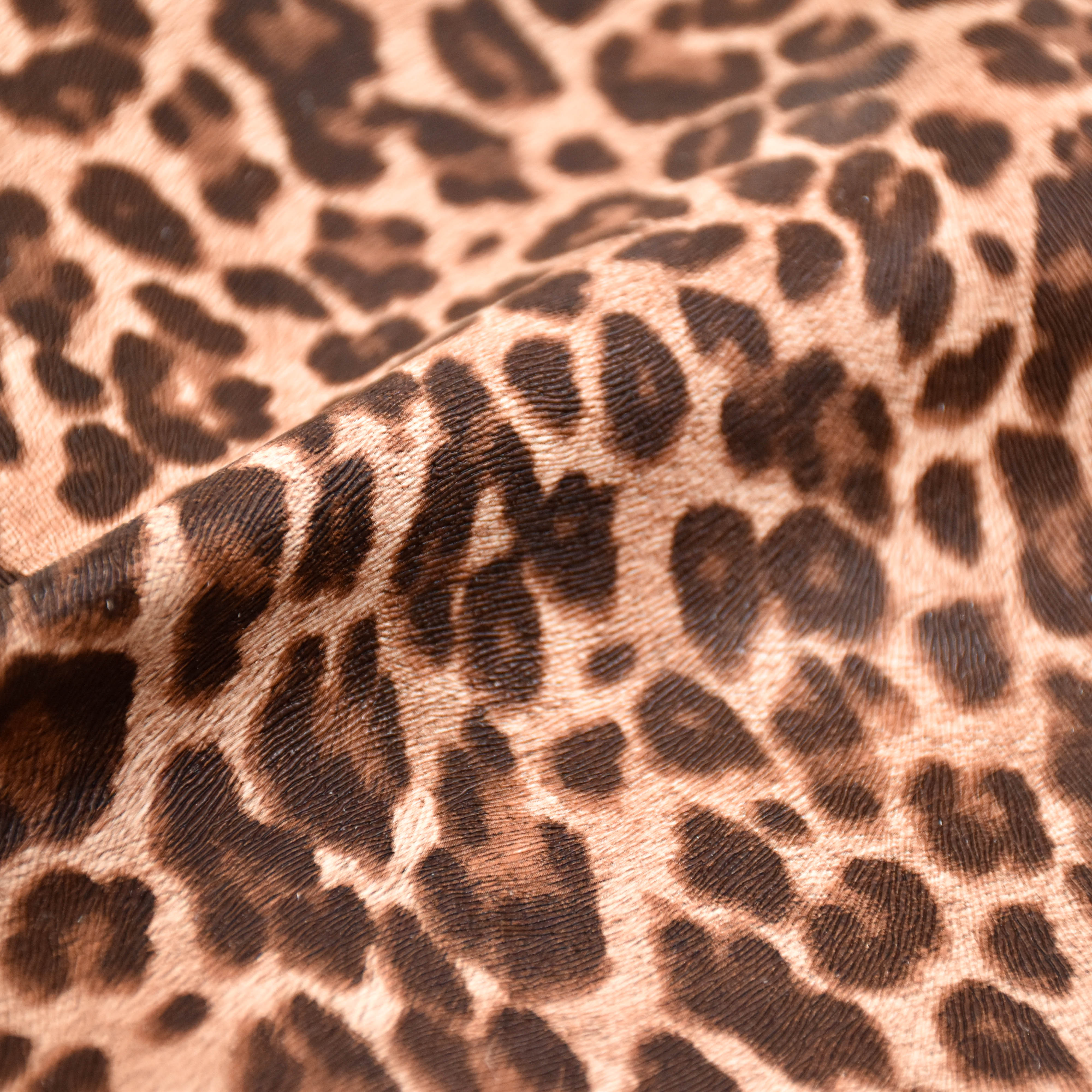 Leopard print printed PVC artificial leather is used for shoes