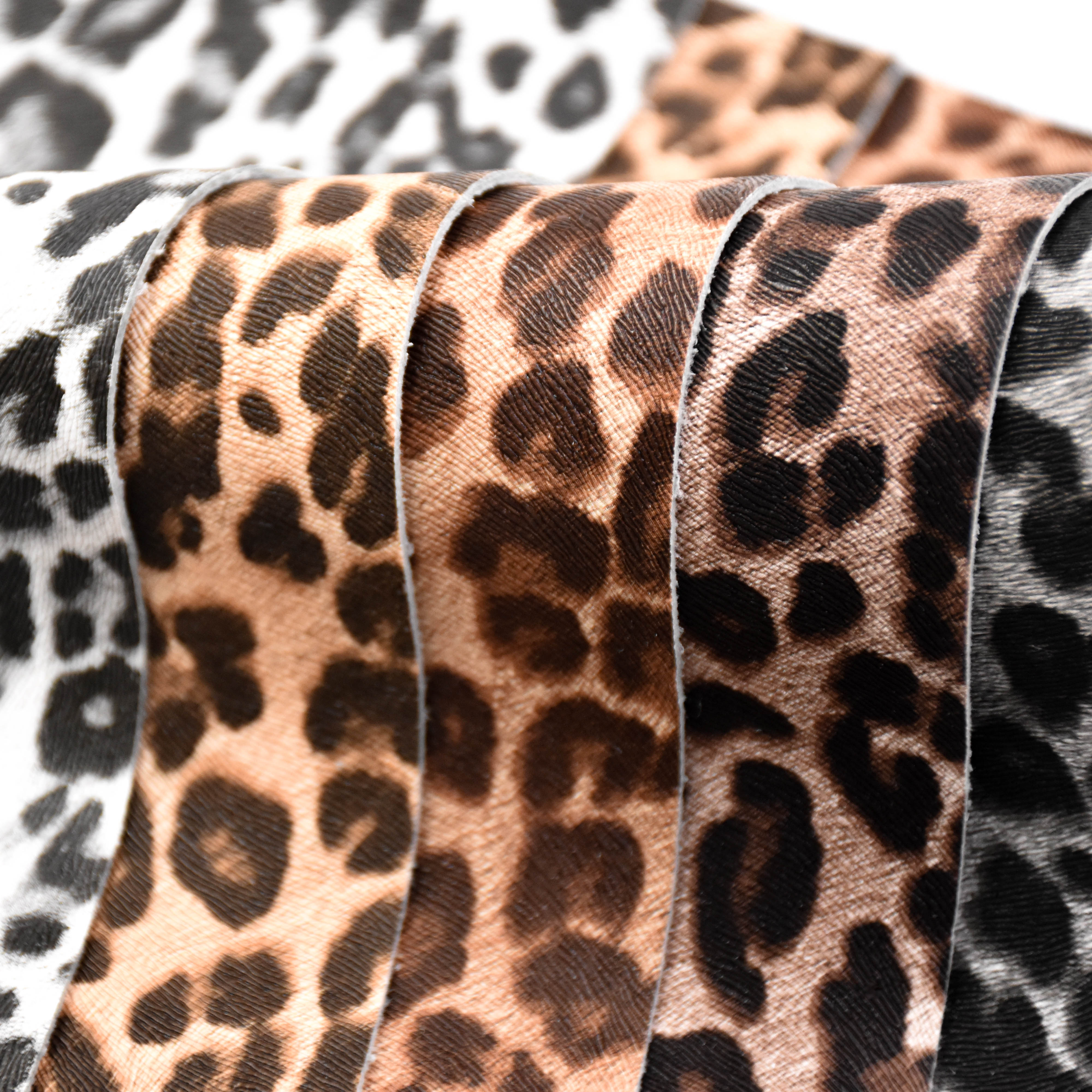 Leopard print printed PVC artificial leather is used for shoes