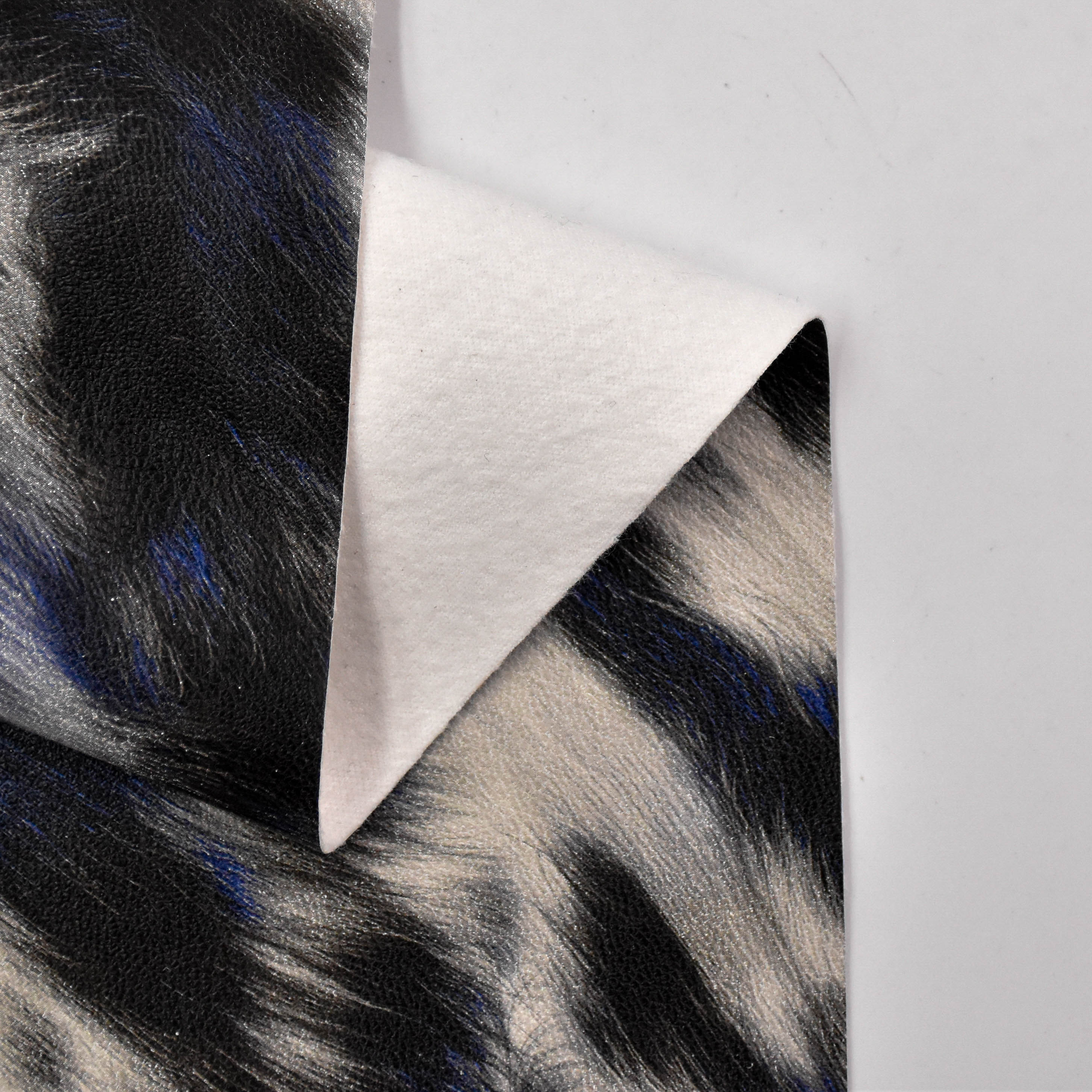 Super soft patterned printed PU leather is used for Garment