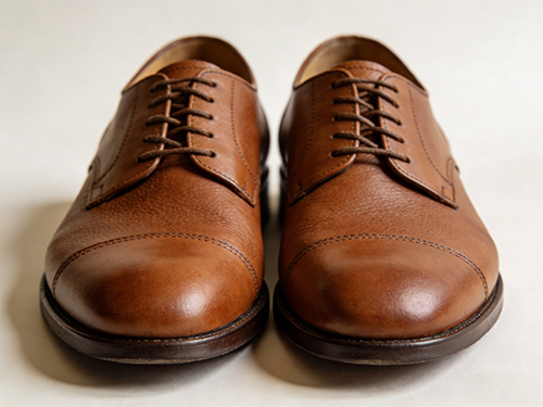 Dress shoes manufactured using Sing-Rui split leather with genuine leather surface